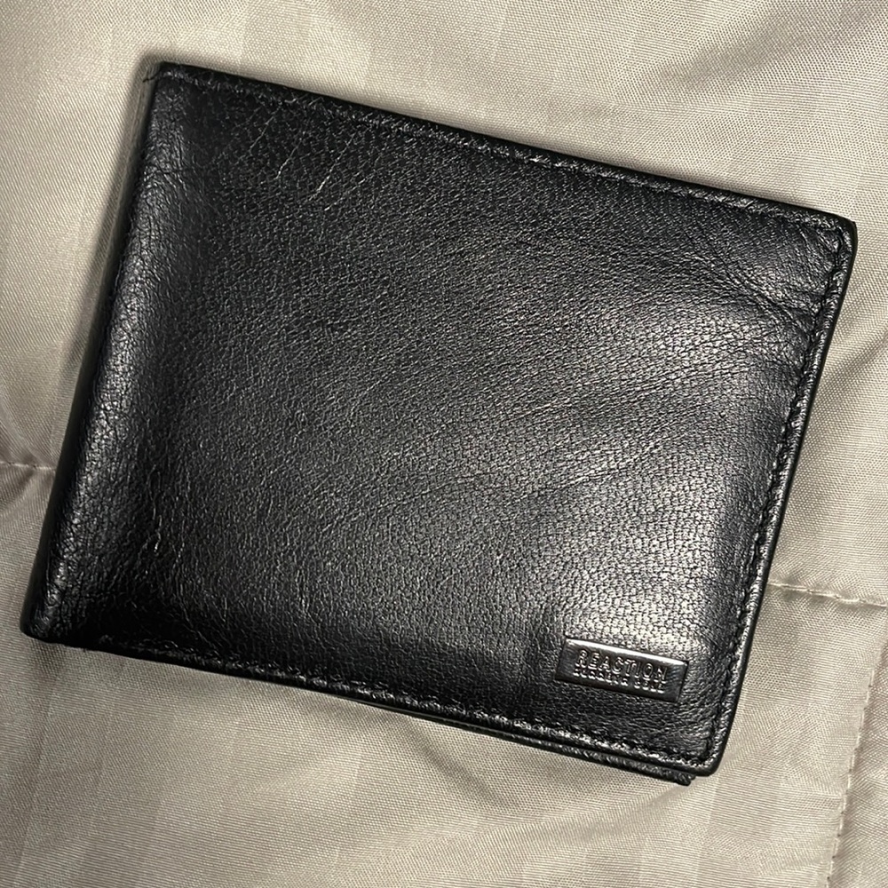 Black Leather Bifold Wallet Kenneth Cole Reaction Like New!